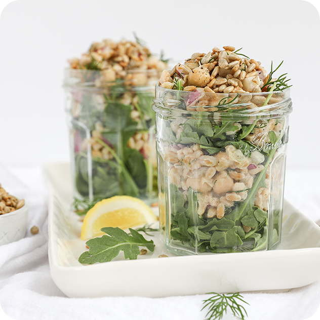 layered mason jar farro and chickpea salad