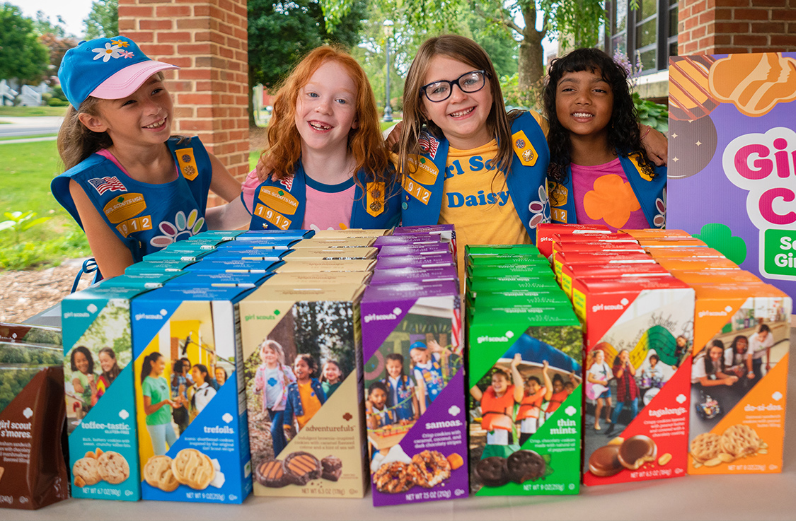 girlscouts selling cookies